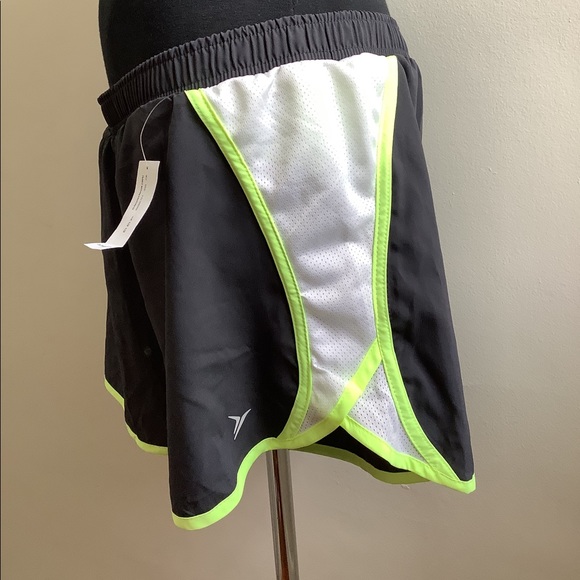 Old Navy Active Run Shorts - Picture 8 of 9